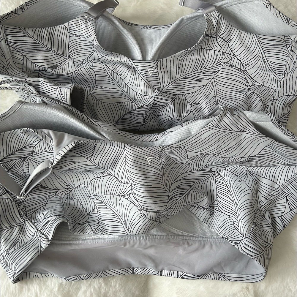 Set of two Victoria’s Secret on point sports bras - Picture 3 of 3